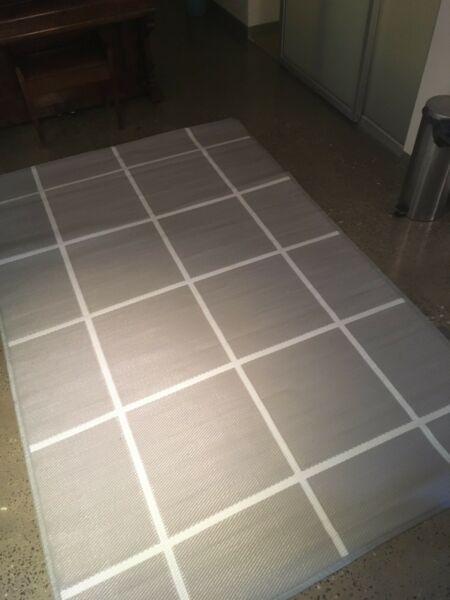 White and grey carpet