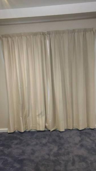 Curtains / drapes
