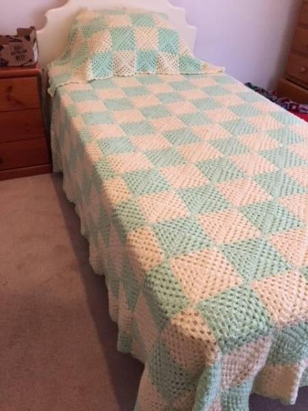 Vintage/ Retro handmade crochet bedspread single bed