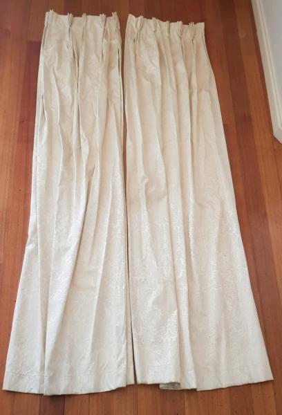 Draped Curtain Furnishings - High Quality