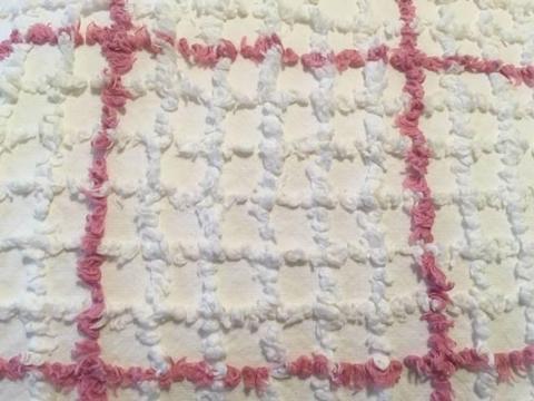 Chenille bedspread (vintage,excellent condition)