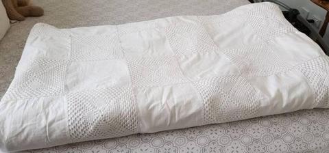 PROVINCIAL HOME LIVING White Queen Crochet Coverlet Bedspread