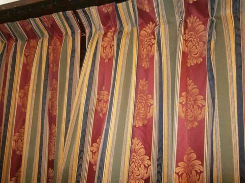 Side drapes curtains with pelmet