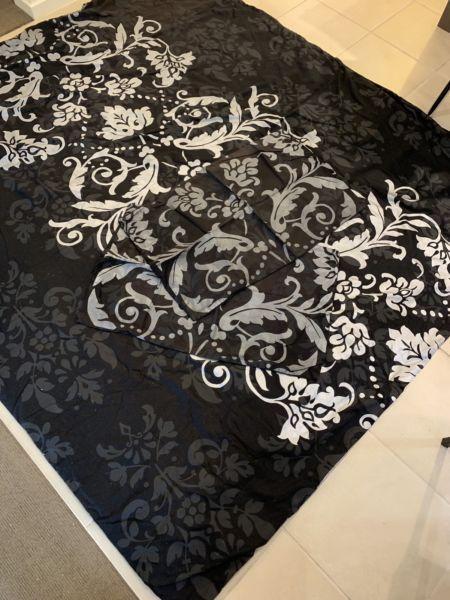 Damask B/W and Grey Double Bedding