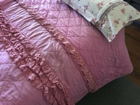 Single bed coverlet