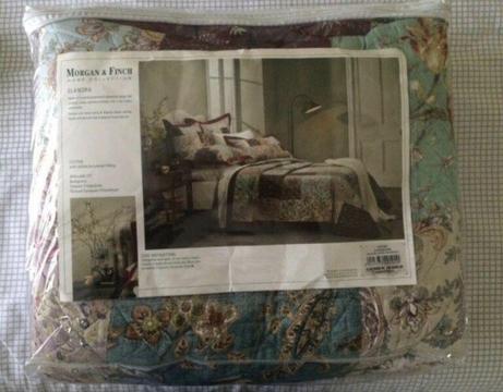 Morgan & Finch King Size Bed Spread & Pillowcases