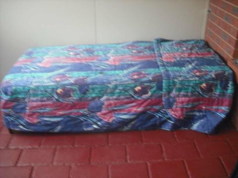 SINGLE BEDSPREAD ,QUILTED ,MOTEL STYLE ,Tidy the bed before xmas