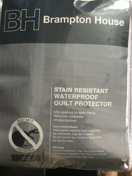 Brampton House waterproofs queen size quilt protector