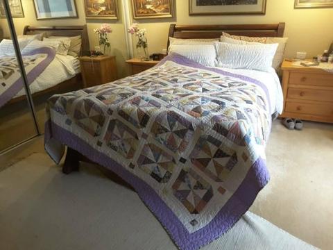 Hand made queen sized bed quilt
