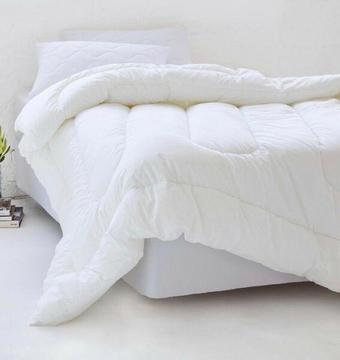 Lorraine Lea Single Bed Quilt Brand New