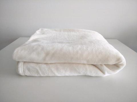 Polyester Throw Blanket (Cream)