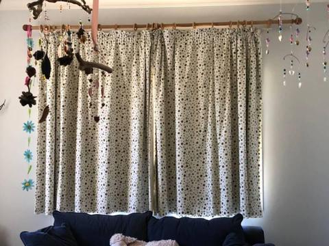 2 sets of curtains with block-out fabric lining