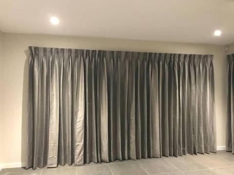 Blinds and curtains installer