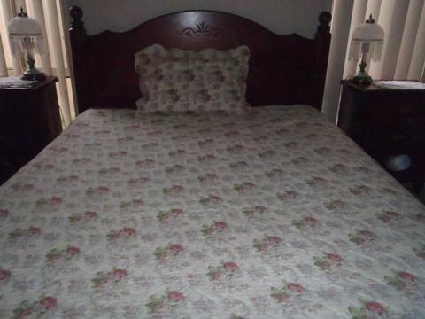 Stunning Reversable Quilted Coverlet/Quit