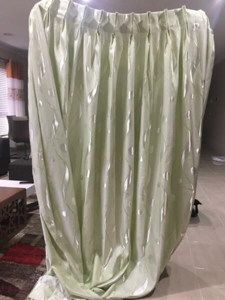 **NEW BEAUTIFUL CURTAINS FOR SALE GREAT CONDITION**
