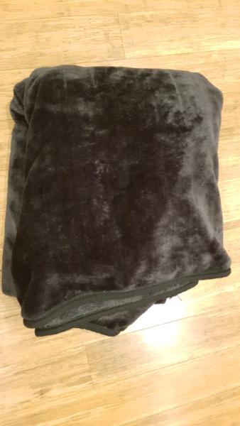 Black faux fur soft blanket