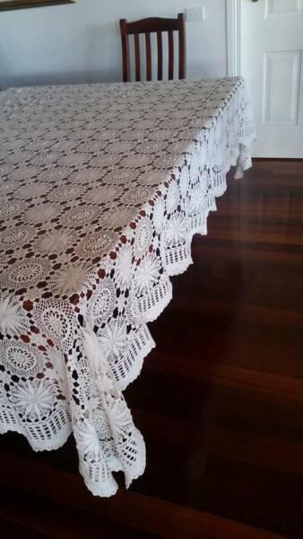Vintage crochet tablecloth 175 cm x 260 cm