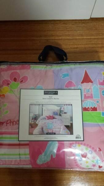 Girl's Bed Sheet and Quilt Set