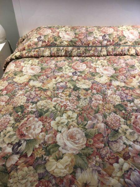 Sheridan Q bedspread, luxury percale in as new condition