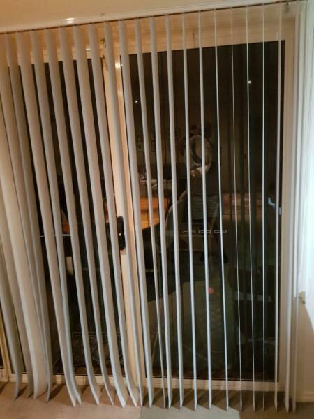 indoor vertical blind set with fixtures in great condition