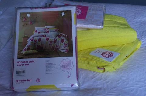 Quilt cover set QB and 2 Bath Sheet Towels- Lorraine Lea
