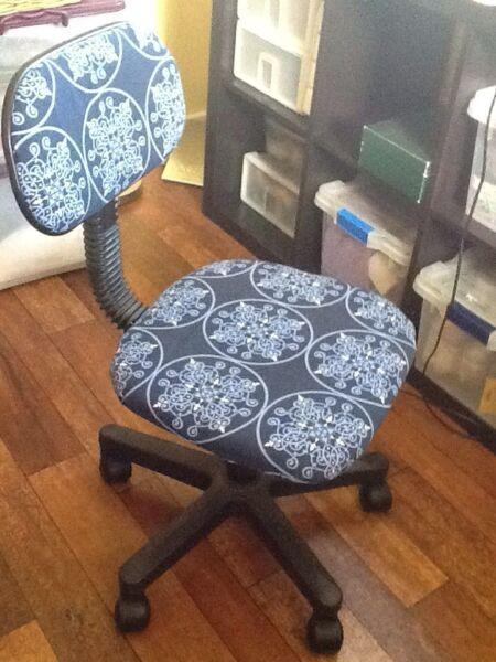 Pretty and Practical Swivel Office Chair