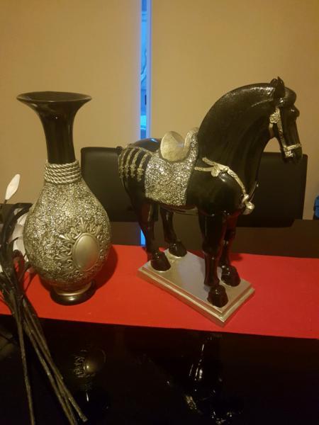 Very beautiful vase and horse
