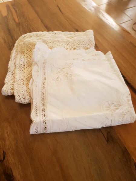 2x Lace Cushion Covers