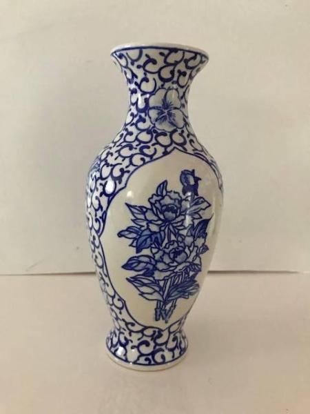 temple blue white vase