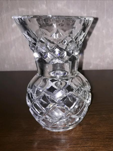 Can Gift Box/Wrap and Post 2 Cut Glass Small Vase's New