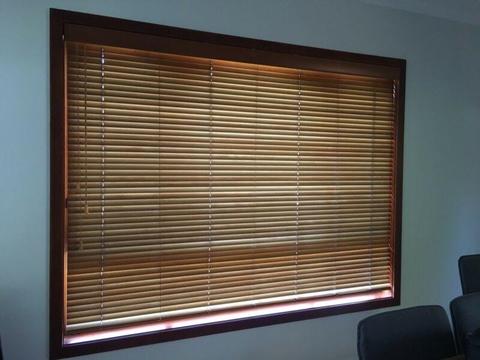 Wooden Venetian blinds curtains brown