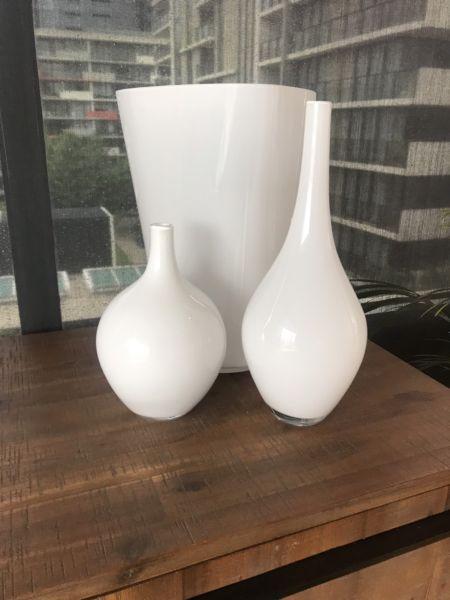Frosted white vase trio (as new condition)