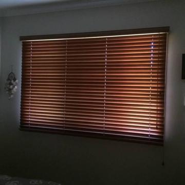Venetian blind. Used. Good/very good condition