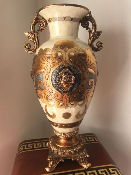 Vase antique look