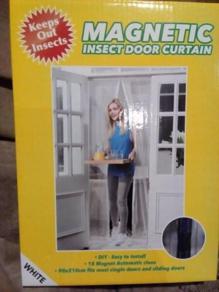 Magnetic insect door curtain (new)