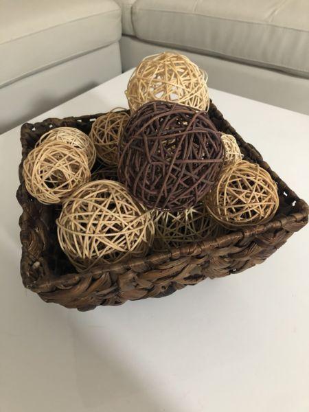 Decorative basket & balls