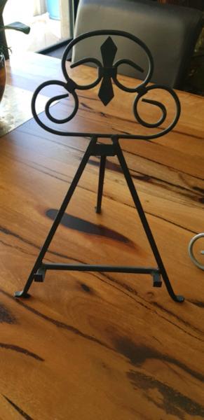 Kitchen stand for book or plates x2