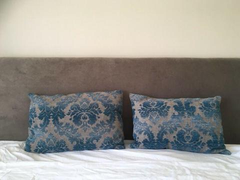 Decorative scatter sofa cushions