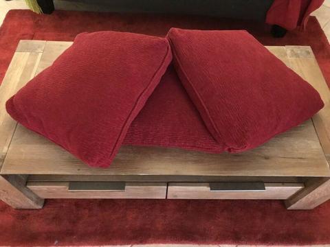 3x red cushions