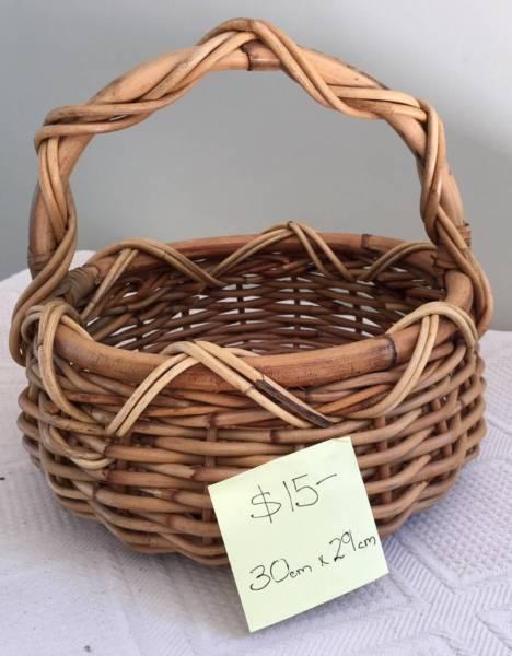 Round quality cane basket with handle