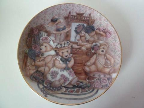 Plate - collector's, bears. In the original packing