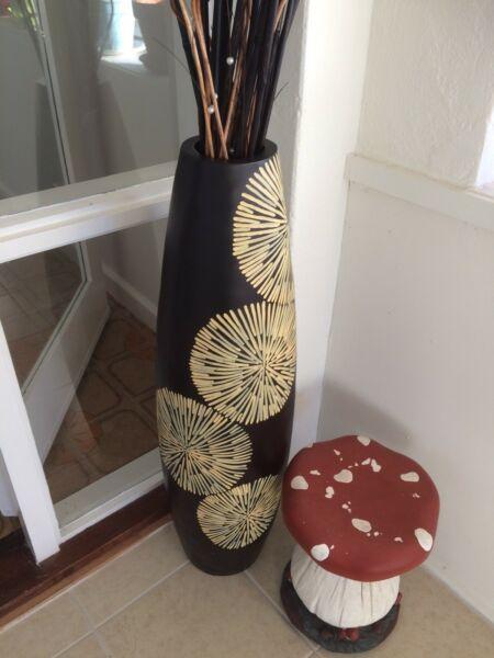 Beautiful corner showpiece vase