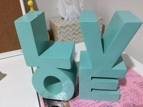 LOVE typo book holder