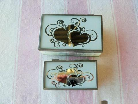 2 MATCHING SMALL STORAGE BOXES (?FOR JEWELLERY?)