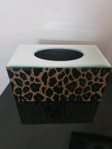 Tissue box holder