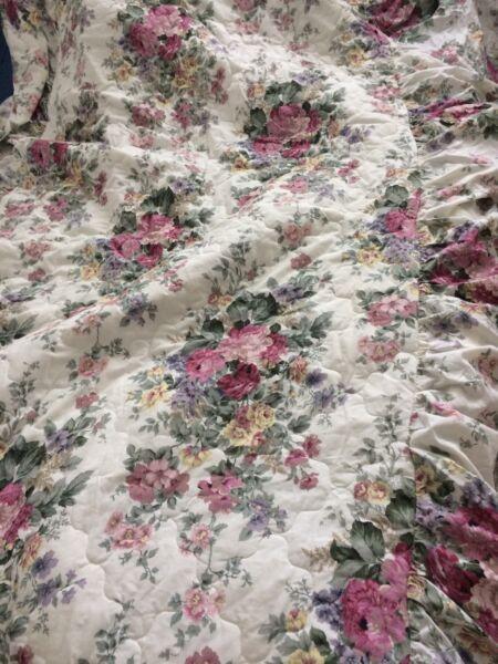 bed cover, single bed floral cover only $10!