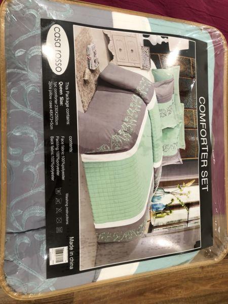Comforter set brand new