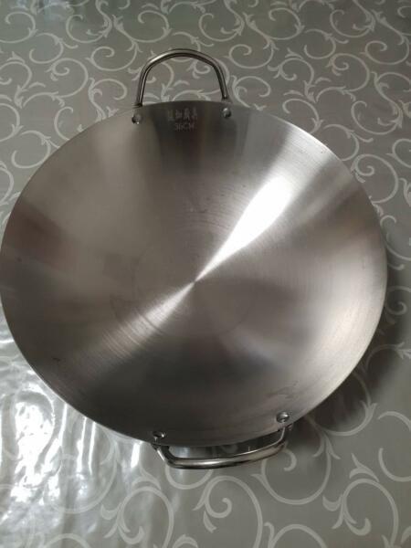 Brand new woks (several sizes)