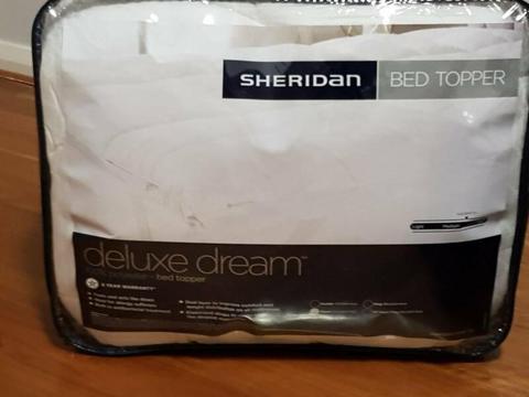 Sheridan deluxe dream bed topper Queen