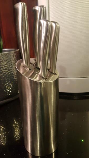 WILTSHIRE knife block with 5 knives in stainless steel block